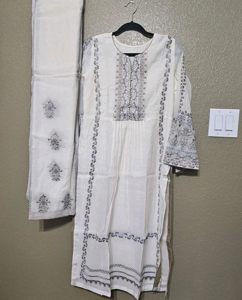 New Off White Pakistani Kameez Shalwar Dupatta Medium Pit To Pit 21 Inch New
